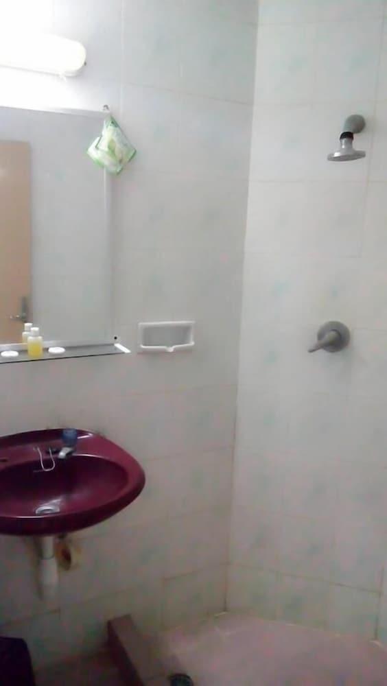 מדיון Hotel Merdeka מראה חיצוני תמונה