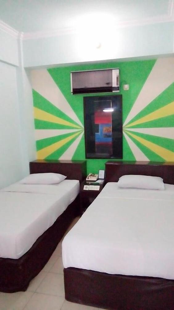 מדיון Hotel Merdeka מראה חיצוני תמונה